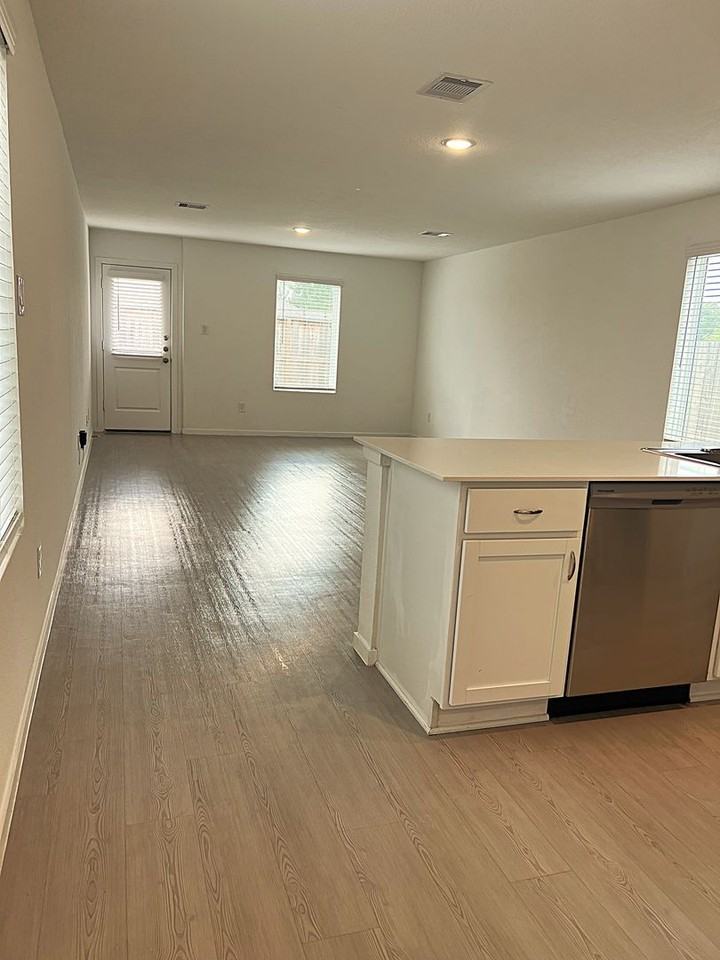 18210 Via Aurelia Dr - Photo 4 of 36
