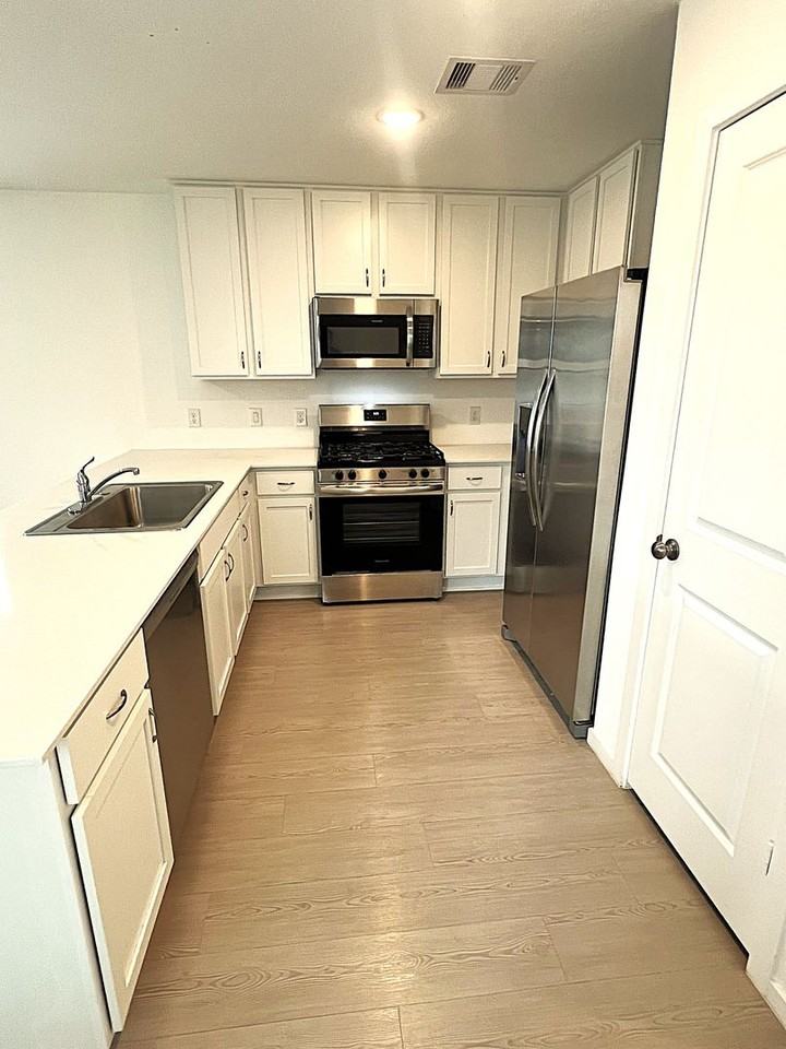 18210 Via Aurelia Dr - Photo 5 of 36