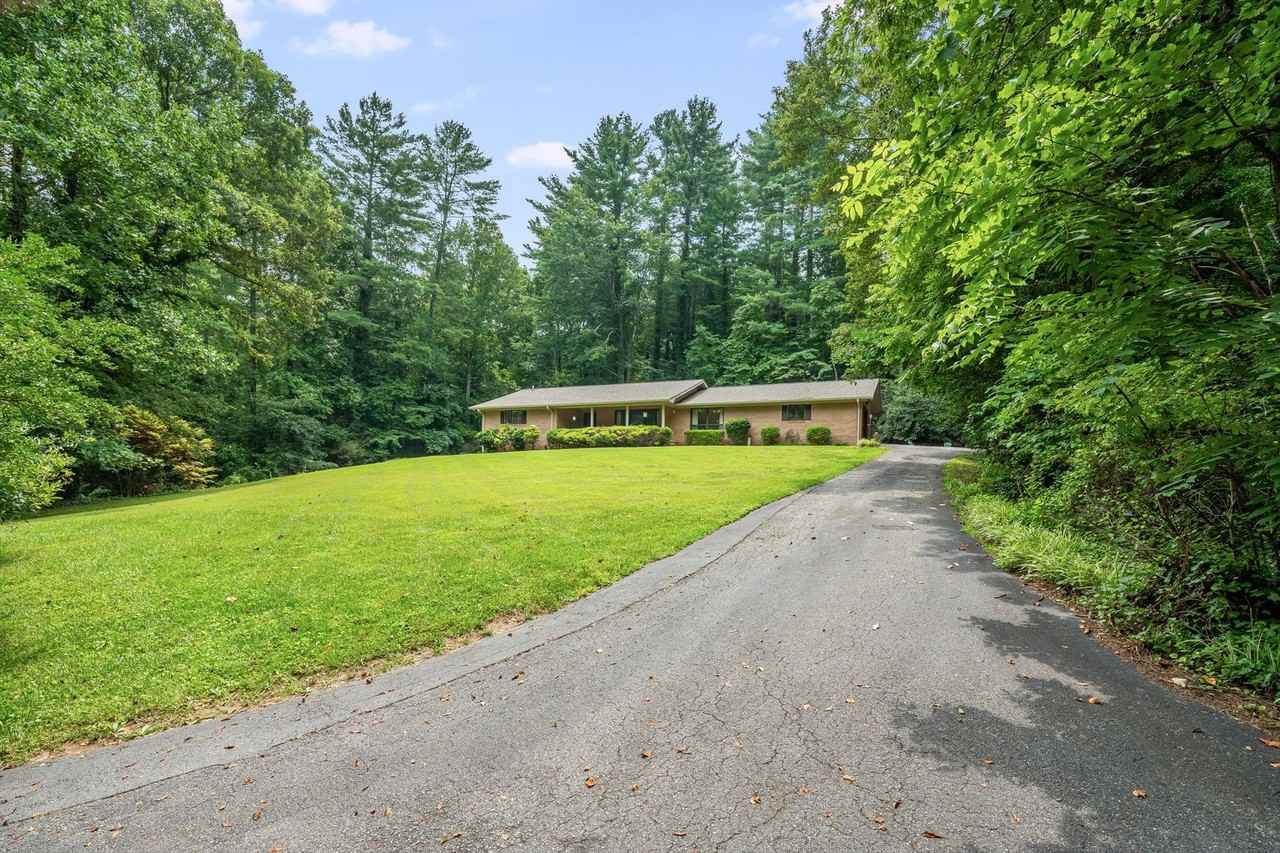 102 Arbor Ln - Photo 3 of 48