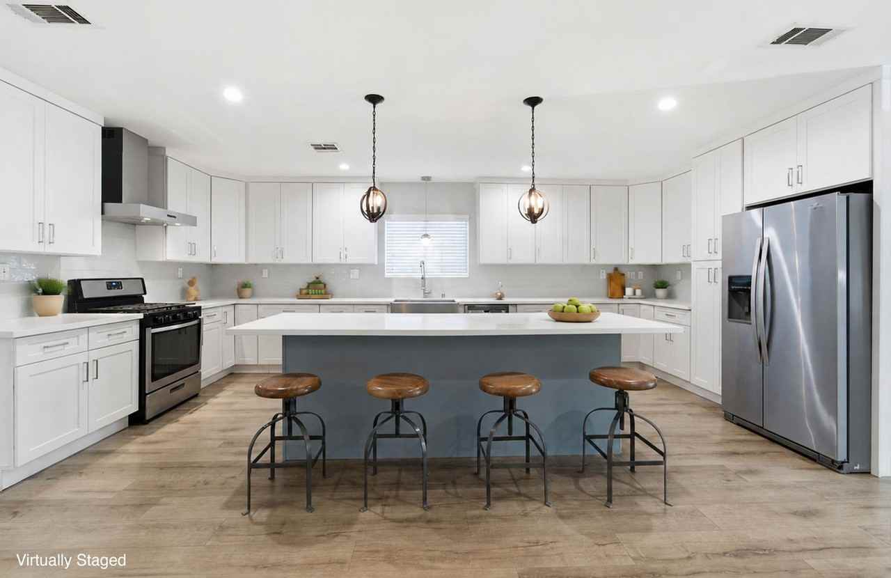 2122 S Highland Ave - Photo 2 of 31