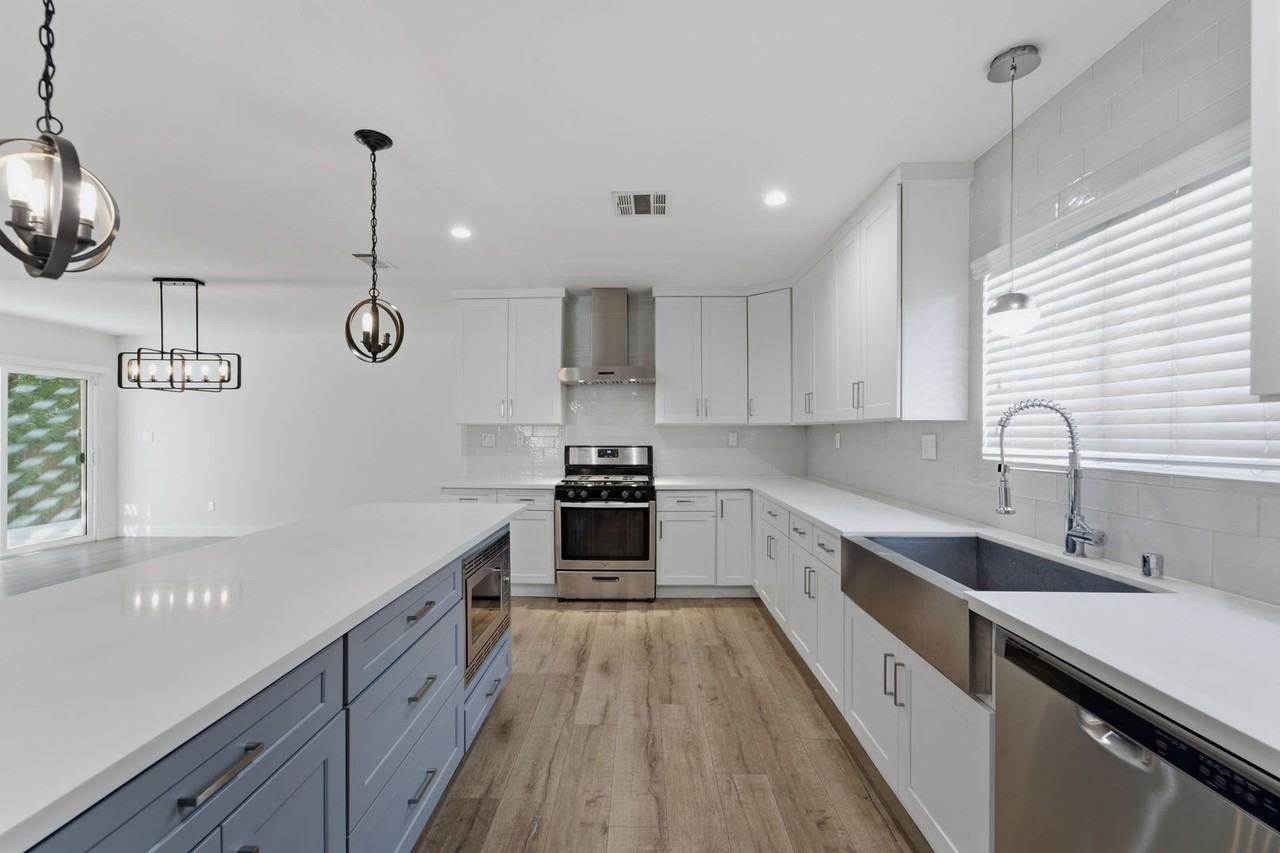 2122 S Highland Ave - Photo 7 of 31