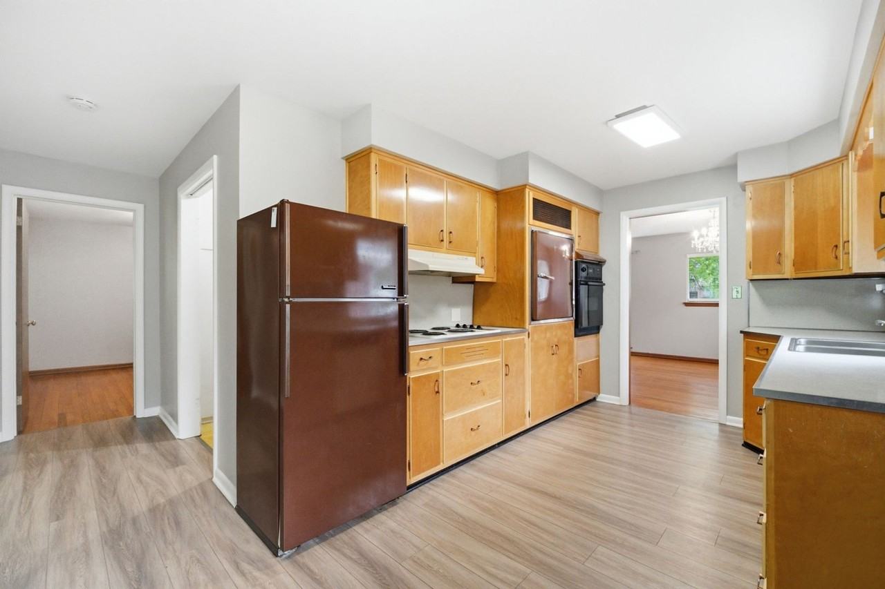 3233 Brady Ln - Photo 3 of 22