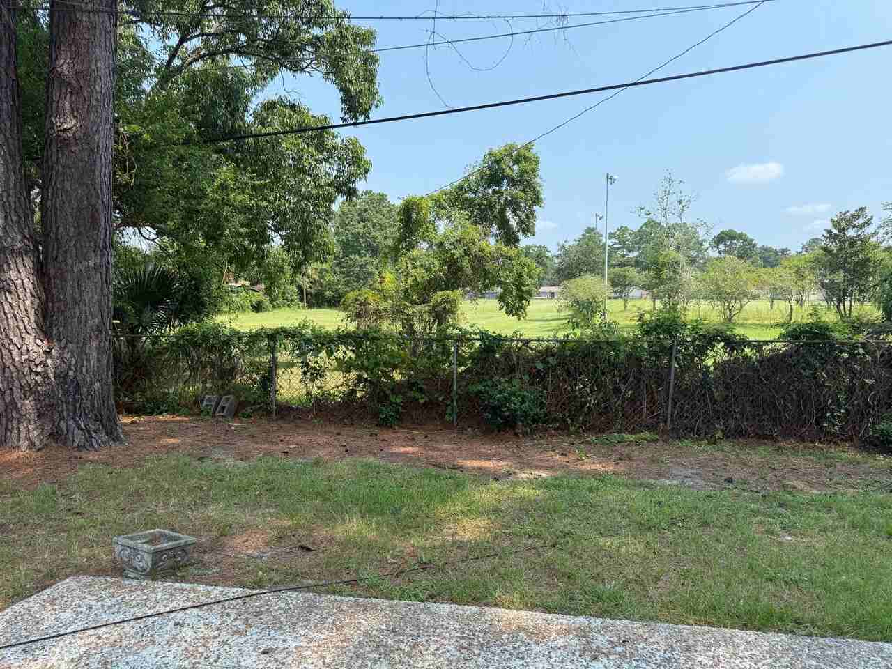 1420 Claremont Cir - Photo 2 of 3