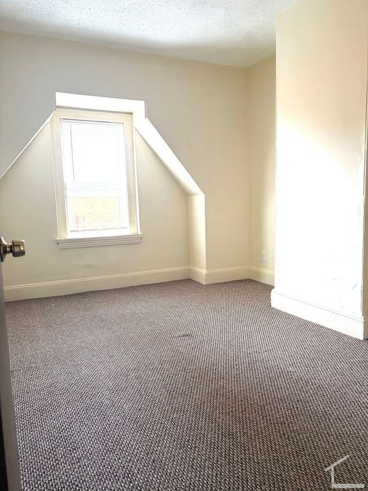 10 Blaine St - Photo 2 of 6