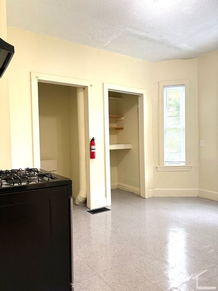 10 Blaine St - Photo 5 of 6