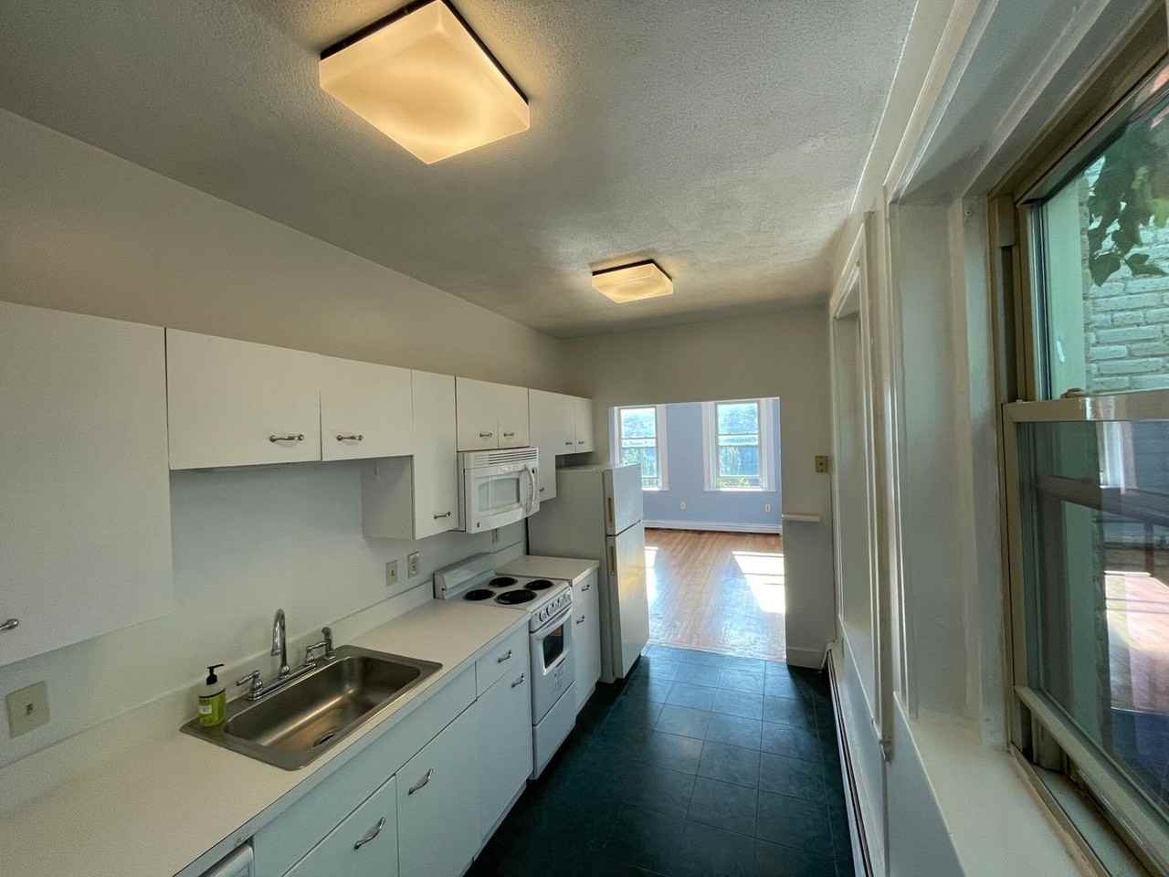 1623 Commonwealth Ave - Photo 4 of 7