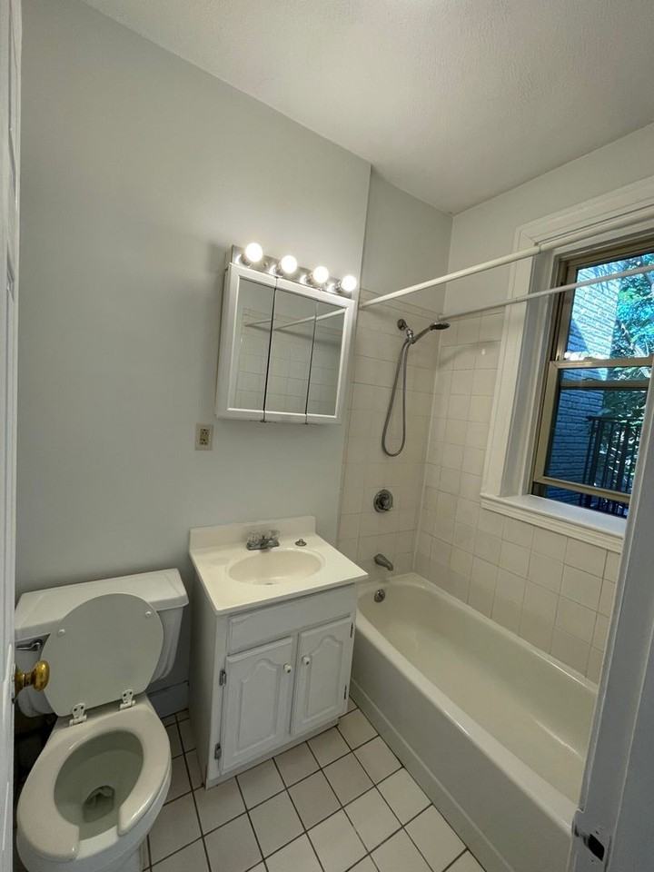 1623 Commonwealth Ave - Photo 6 of 7