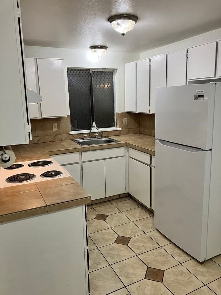 2429 Ne Saratoga St - Photo 2 of 36