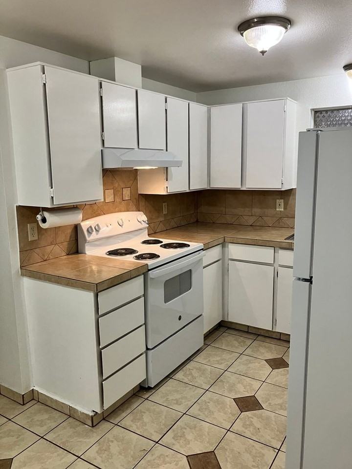 2429 Ne Saratoga St - Photo 4 of 36