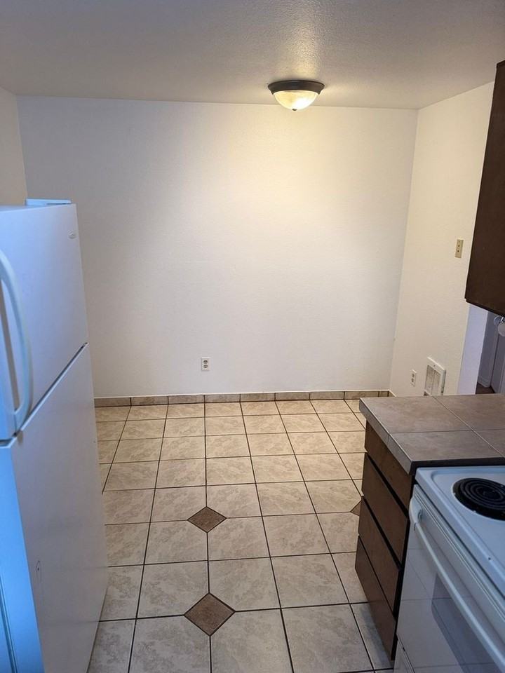 2429 Ne Saratoga St - Photo 6 of 36