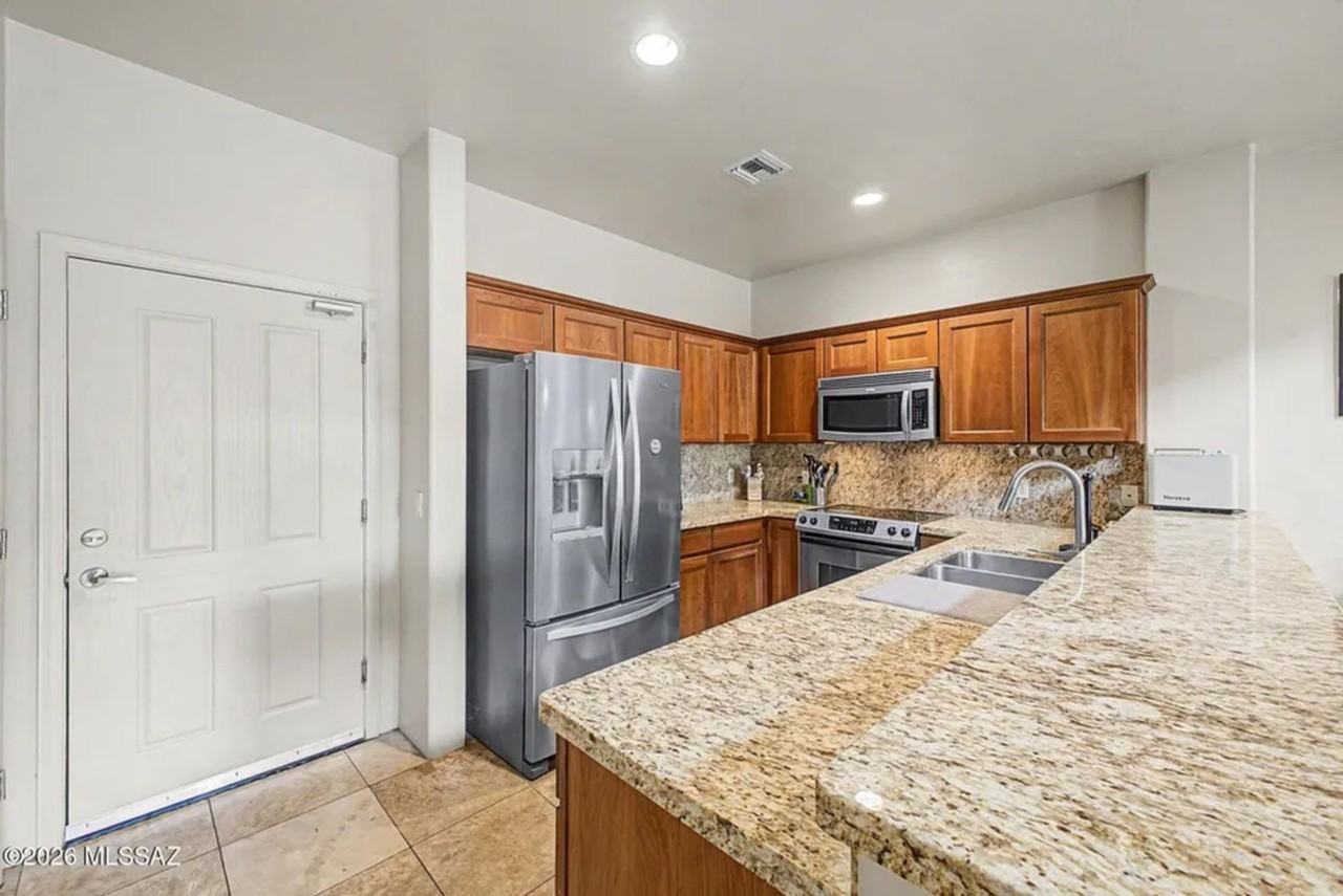 4112 N Thurston Ln - Photo 3 of 29
