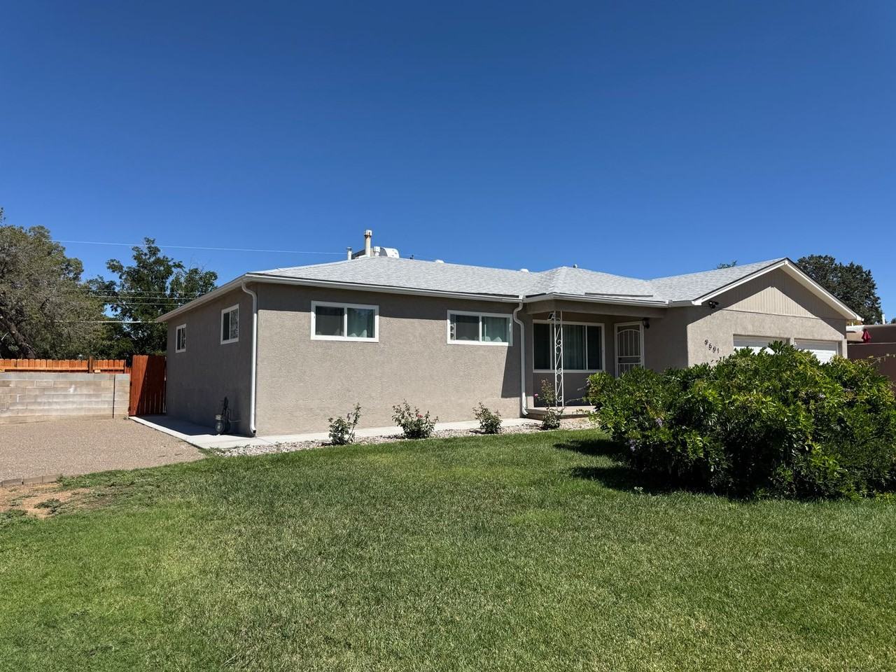 9501 Arvilla Ave Ne - Photo 3 of 35