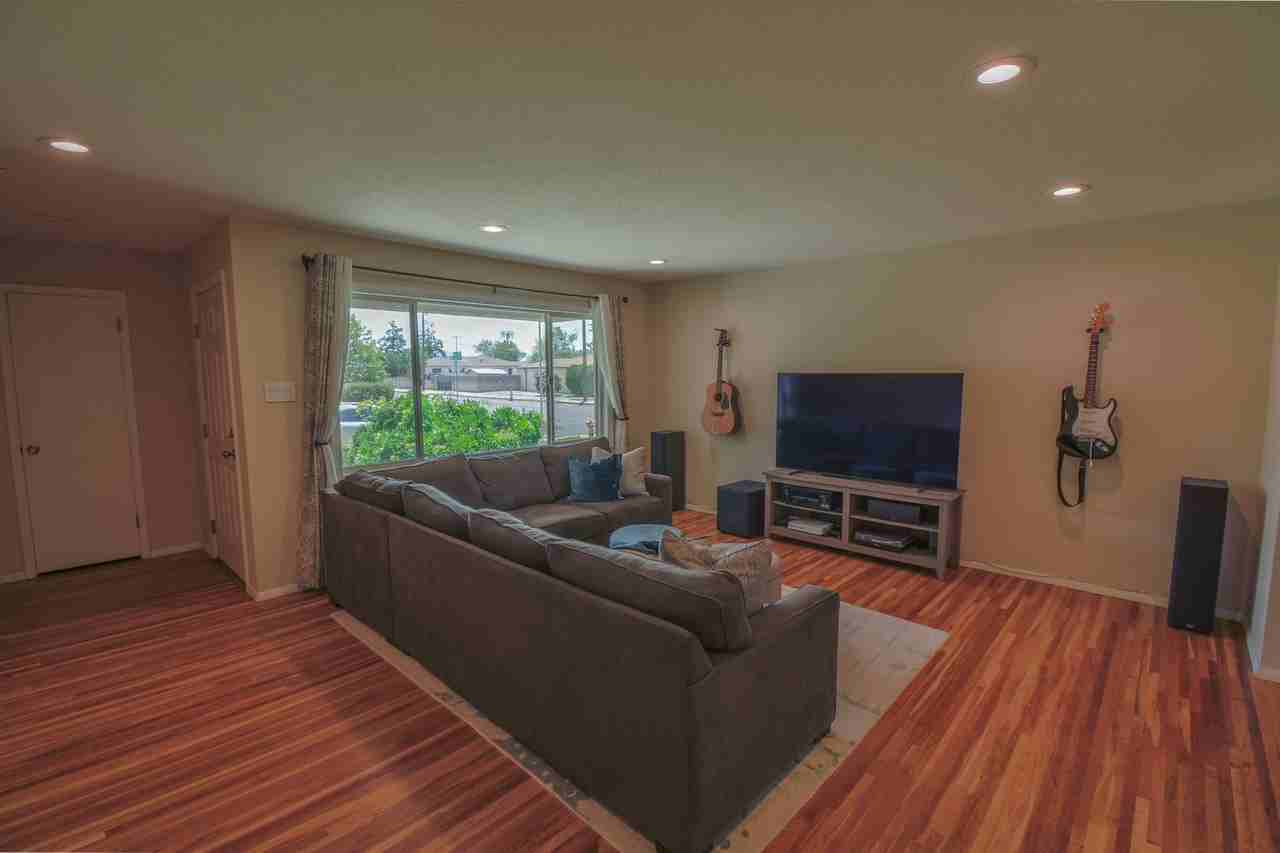 9501 Arvilla Ave Ne - Photo 4 of 35