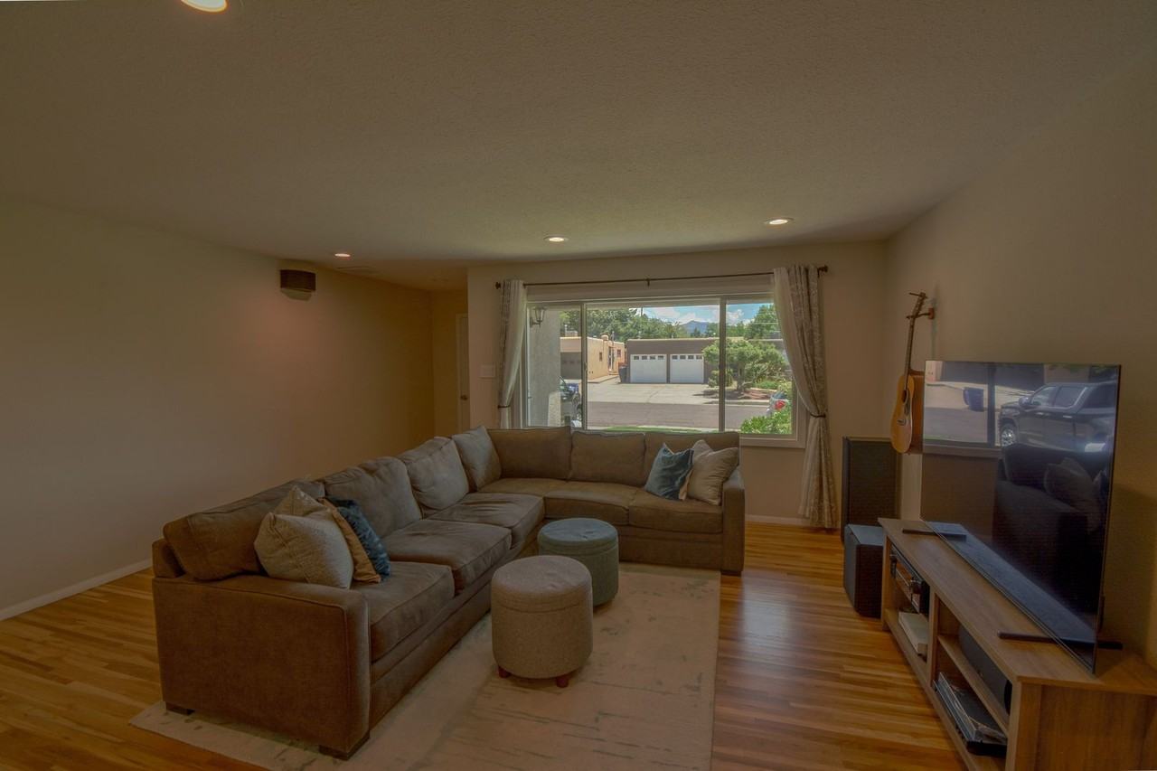 9501 Arvilla Ave Ne - Photo 6 of 35