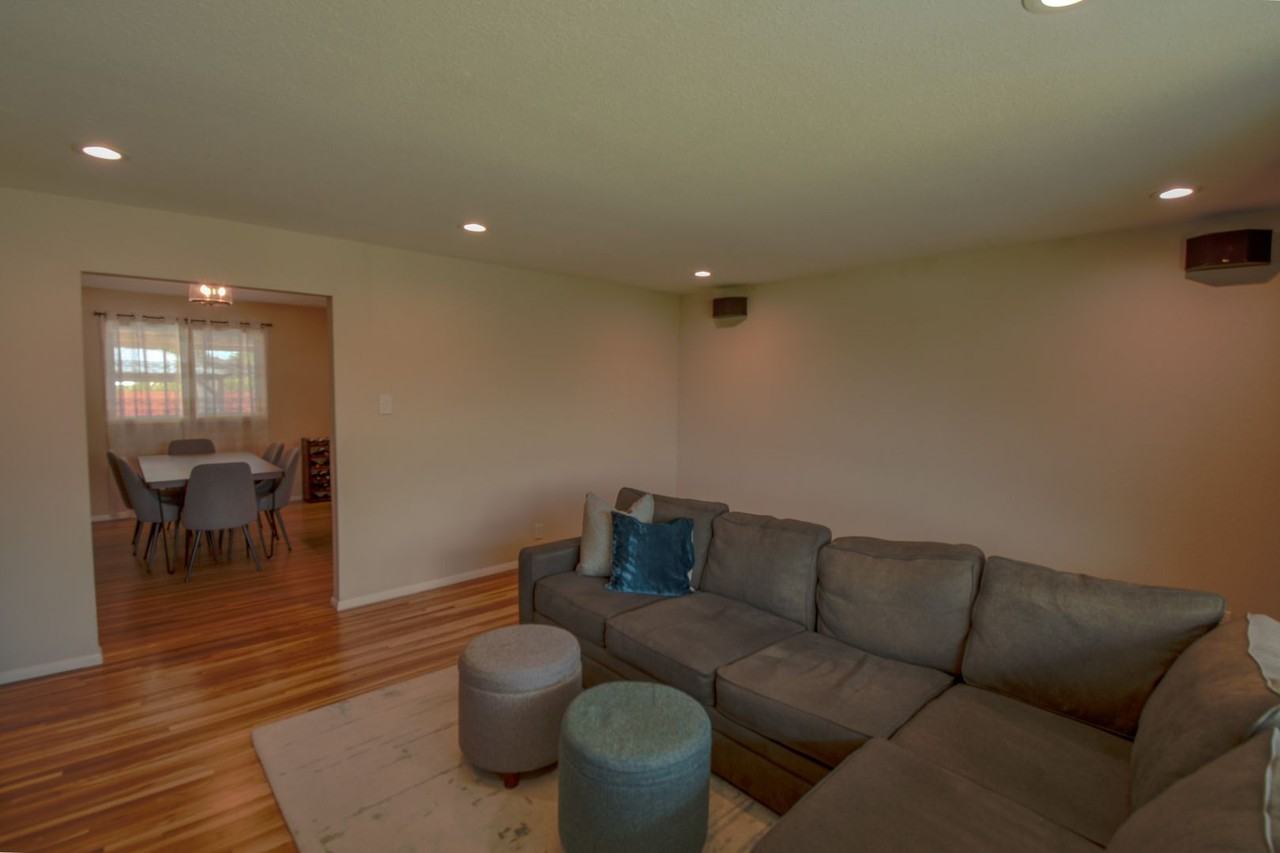 9501 Arvilla Ave Ne - Photo 7 of 35