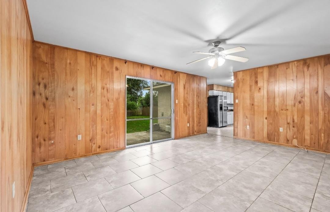 5574 Houston Dr - Photo 4 of 14