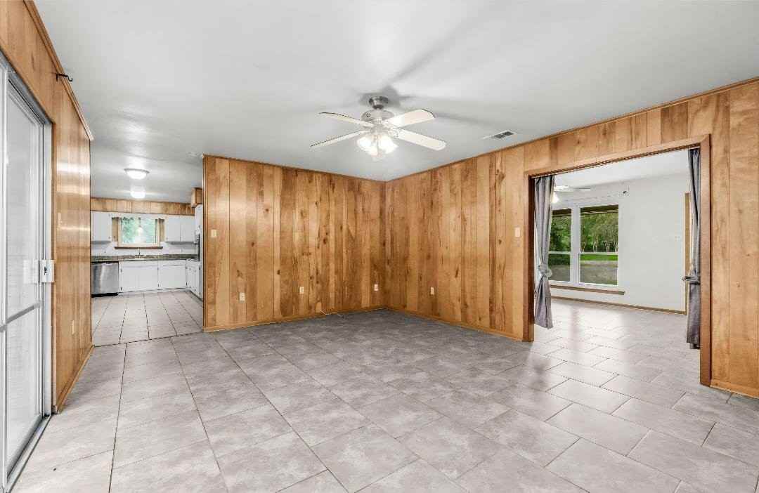 5574 Houston Dr - Photo 5 of 14