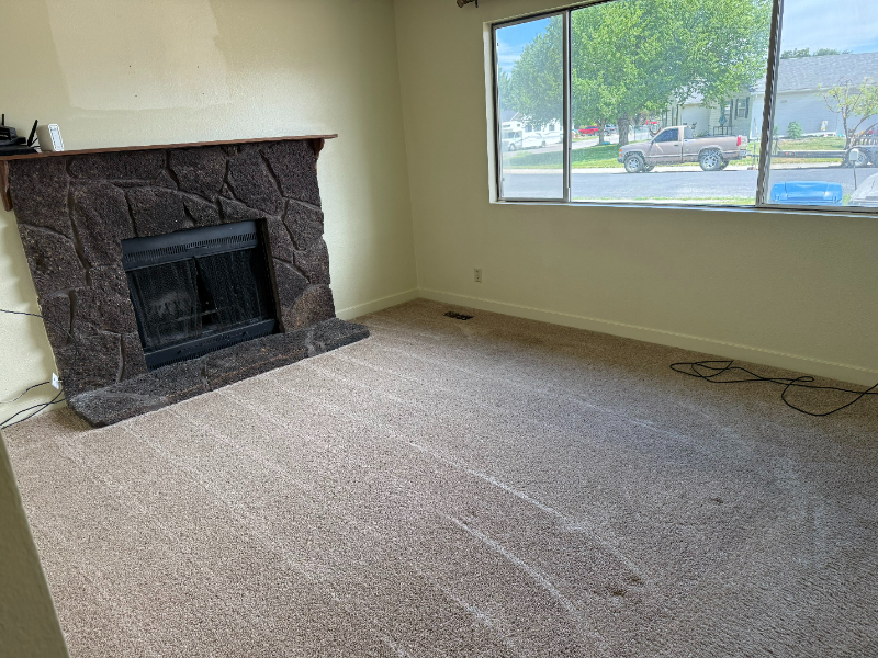 679 Brookside Ct - Photo 3 of 15