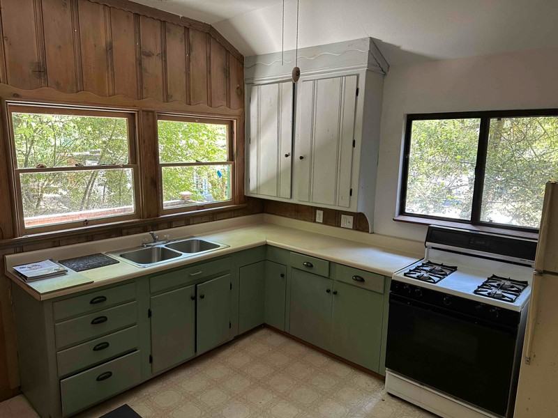 9797 Hwycottage - Photo 3 of 12