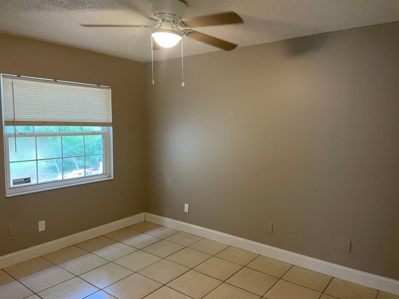 11601 Valencia Dr #B - Photo 3 of 10