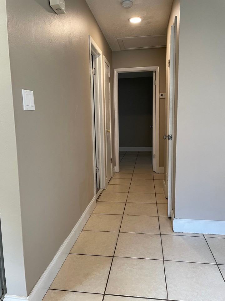 11601 Valencia Dr #B - Photo 7 of 10