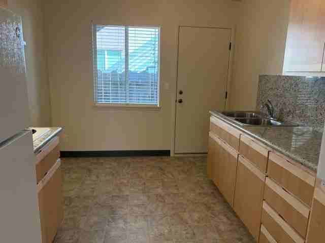 1816 Park Ave #F - Photo 5 of 9