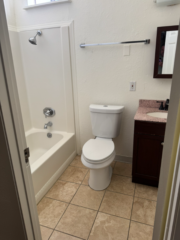 311 1/2 W Cypress Ave - Photo 2 of 8