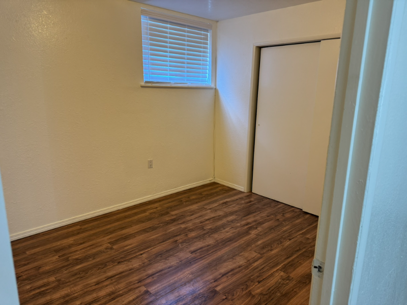 311 1/2 W Cypress Ave - Photo 3 of 8