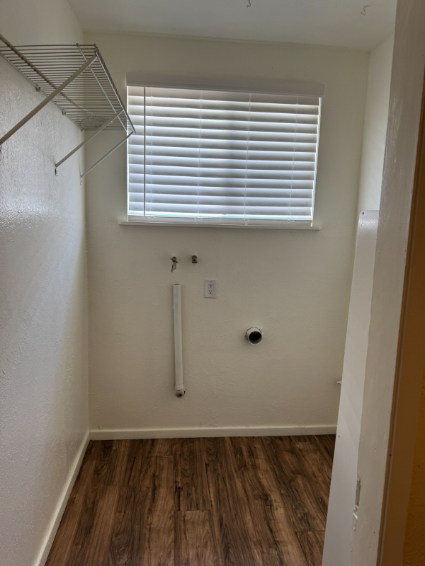 311 1/2 W Cypress Ave - Photo 6 of 8