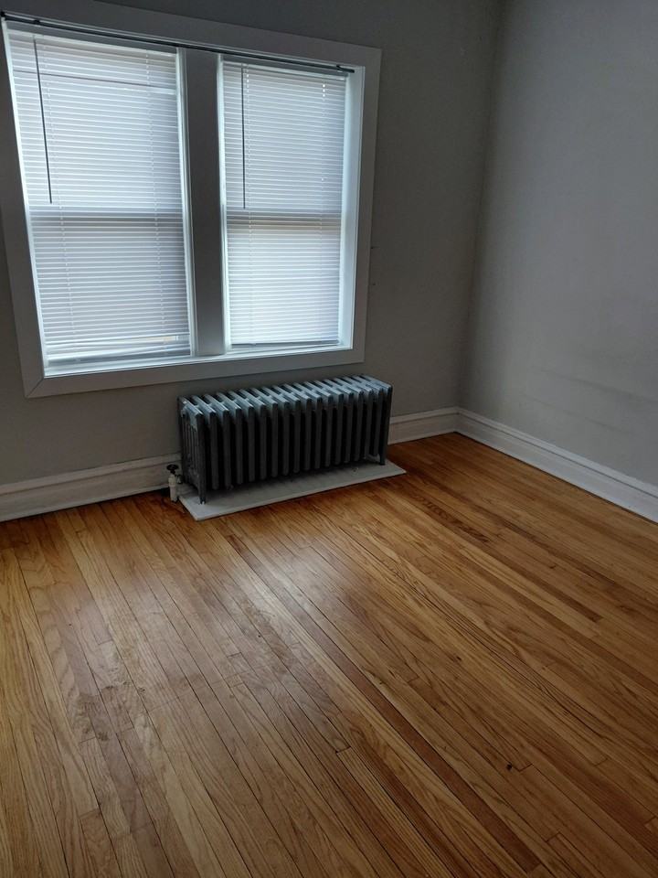 1924 W 78th St #2N - Photo 3 of 8