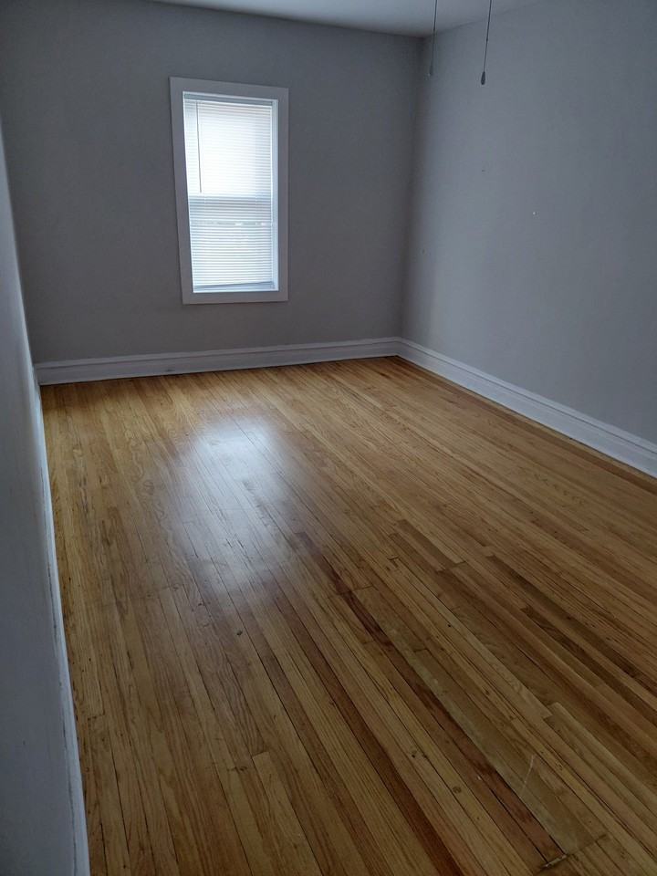 1924 W 78th St #2N - Photo 4 of 8