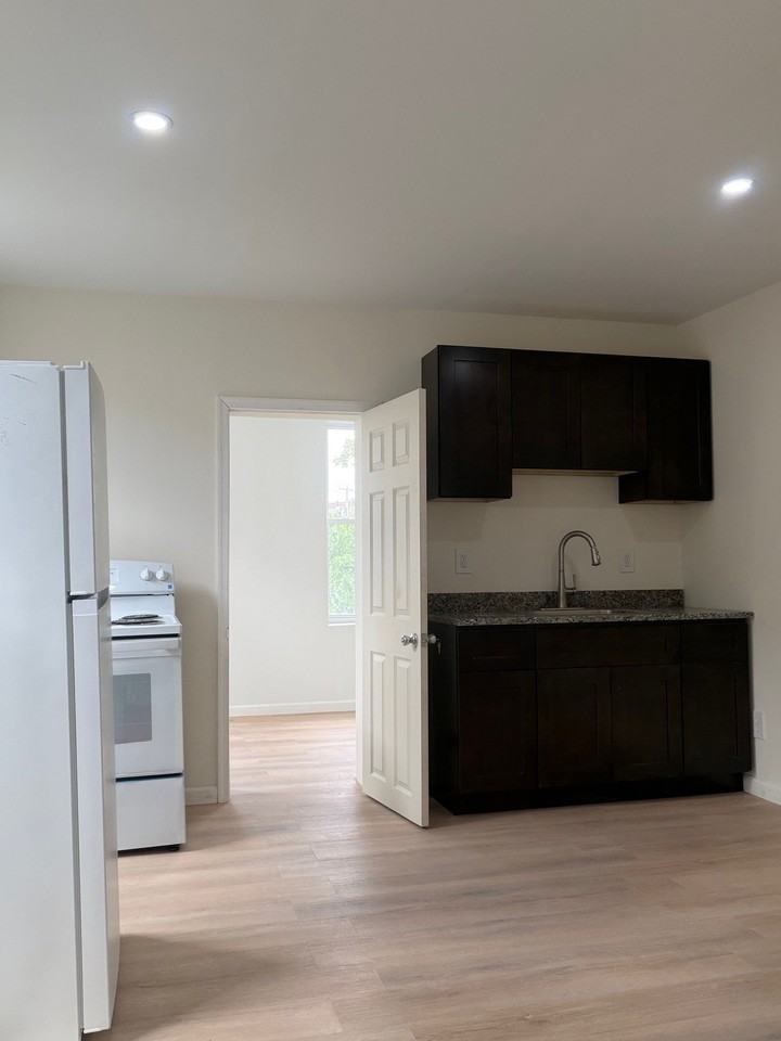 2742 Kensington Ave #3
