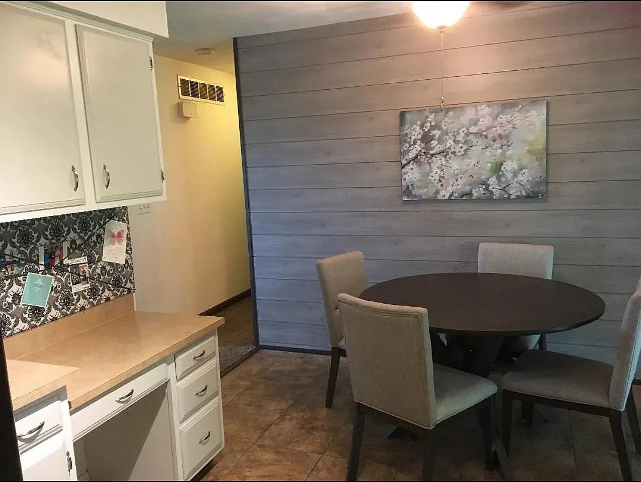 1203 N Lincoln St - Photo 2 of 4