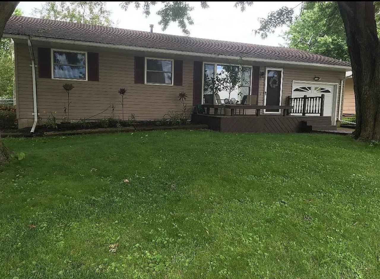1203 N Lincoln St - Photo 3 of 4