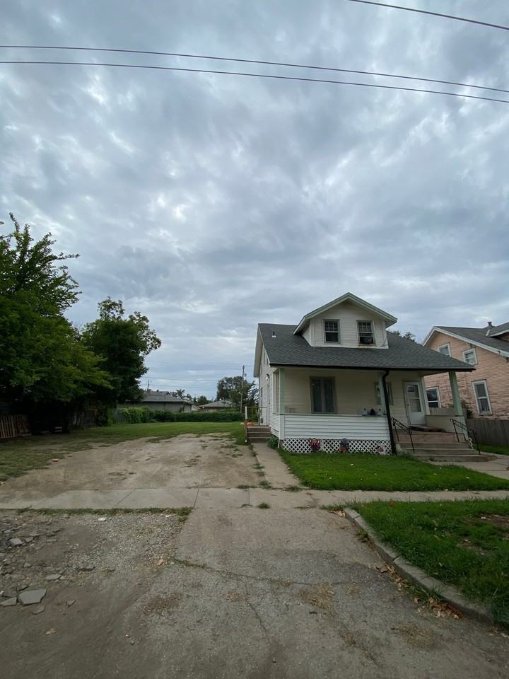 1211 6th Ave #C - Photo 6 of 6