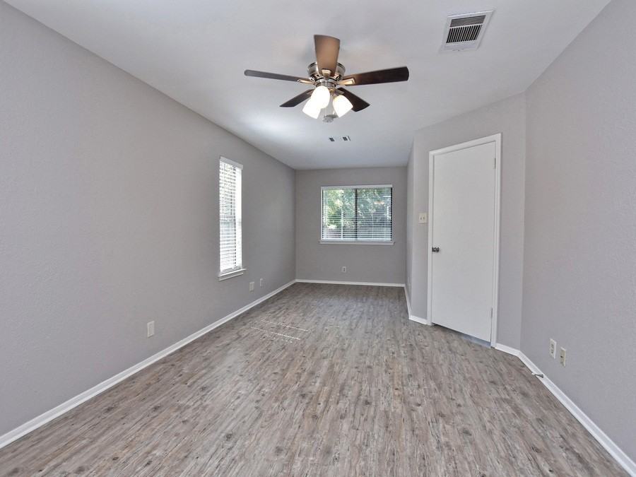802 Primrose Ln - Photo 5 of 28