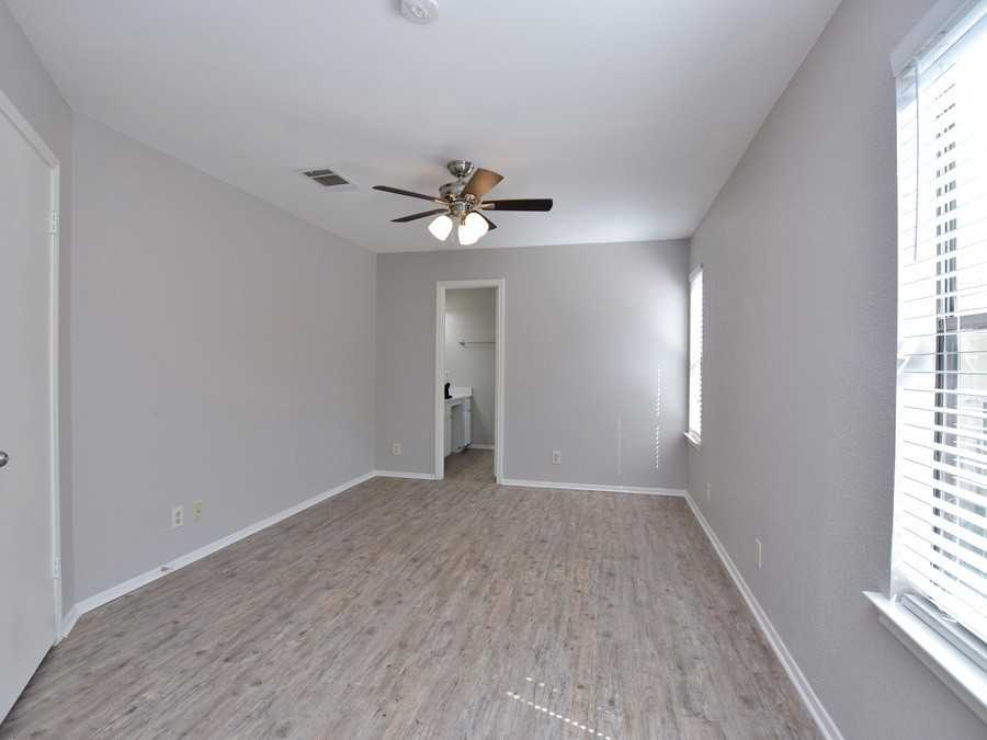 802 Primrose Ln - Photo 6 of 28