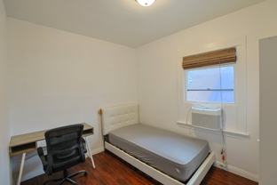 2624 S Budlong Ave - Photo 1 of 1