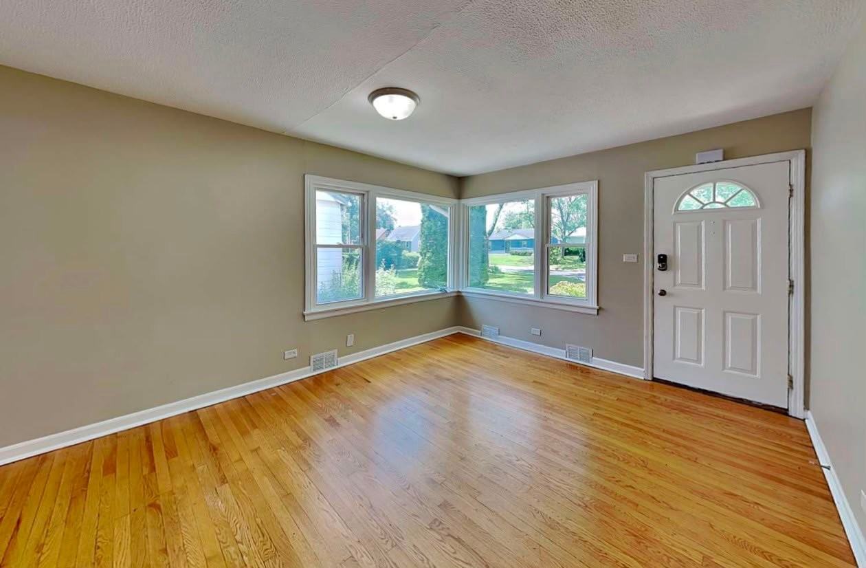 320 S Yale Ave - Photo 3 of 6