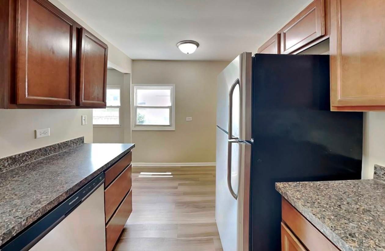 320 S Yale Ave - Photo 5 of 6