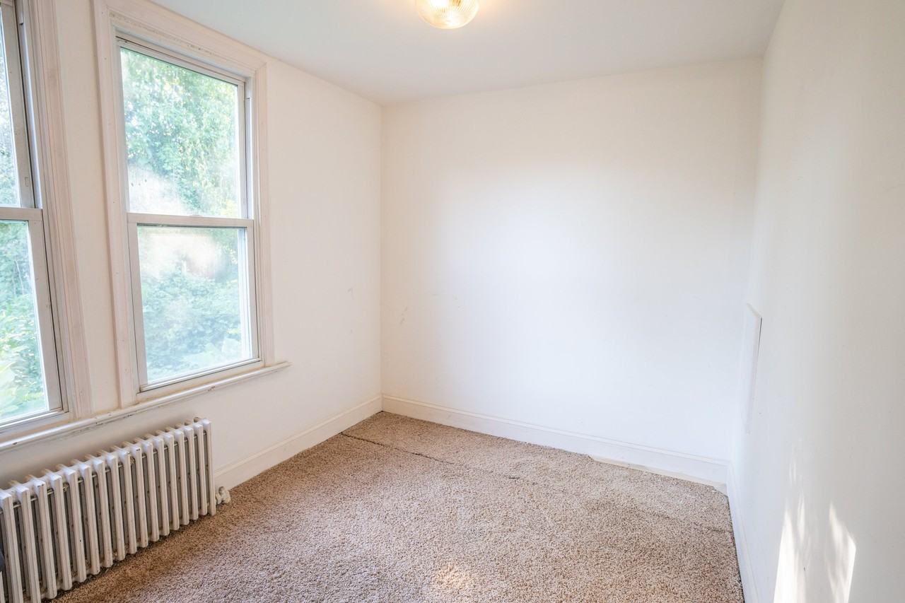 1810 N Underwood St - Photo 2 of 14