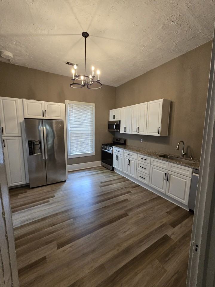 1042 Mcmillan St Nw - Photo 5 of 14