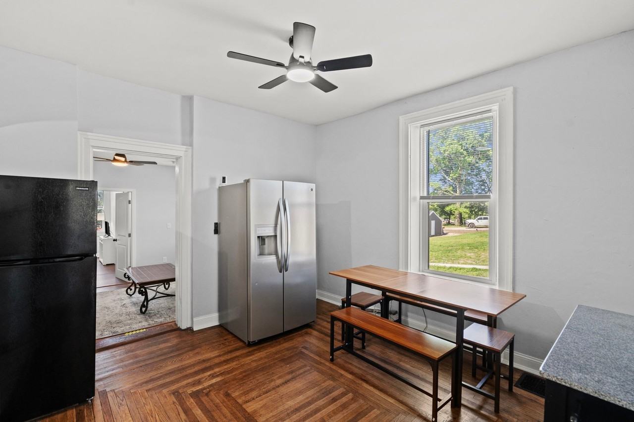 222 W Market St - Photo 3 of 20