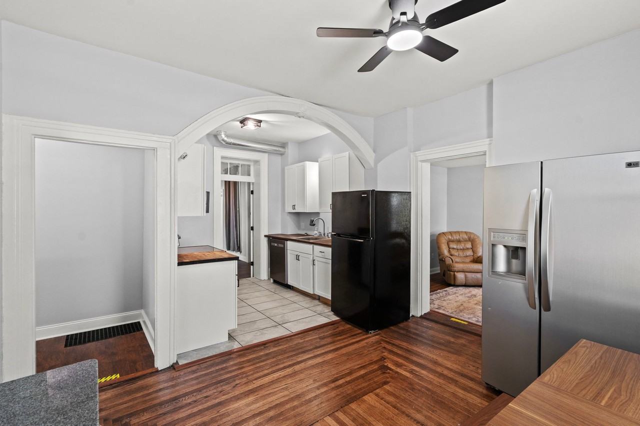 222 W Market St - Photo 4 of 20