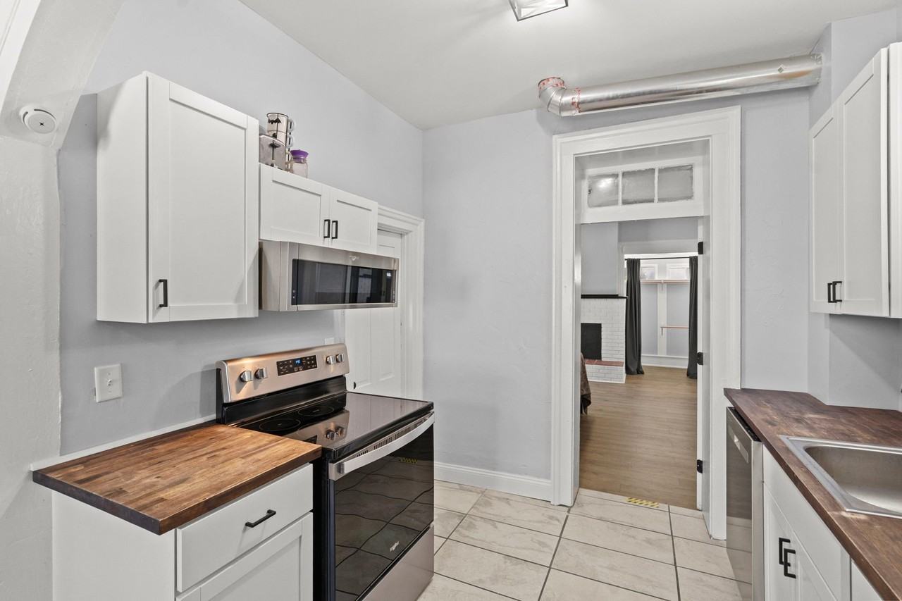 222 W Market St - Photo 5 of 20
