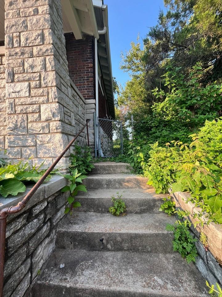 6155 Sherry Ave - Photo 3 of 20