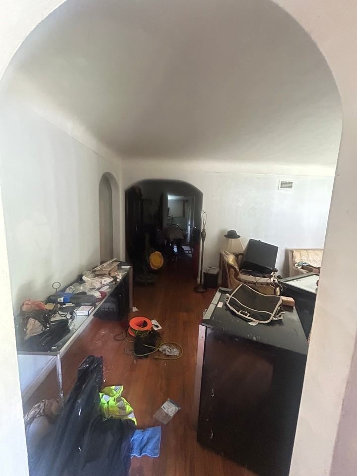 1068 Melvin Ave - Photo 4 of 19