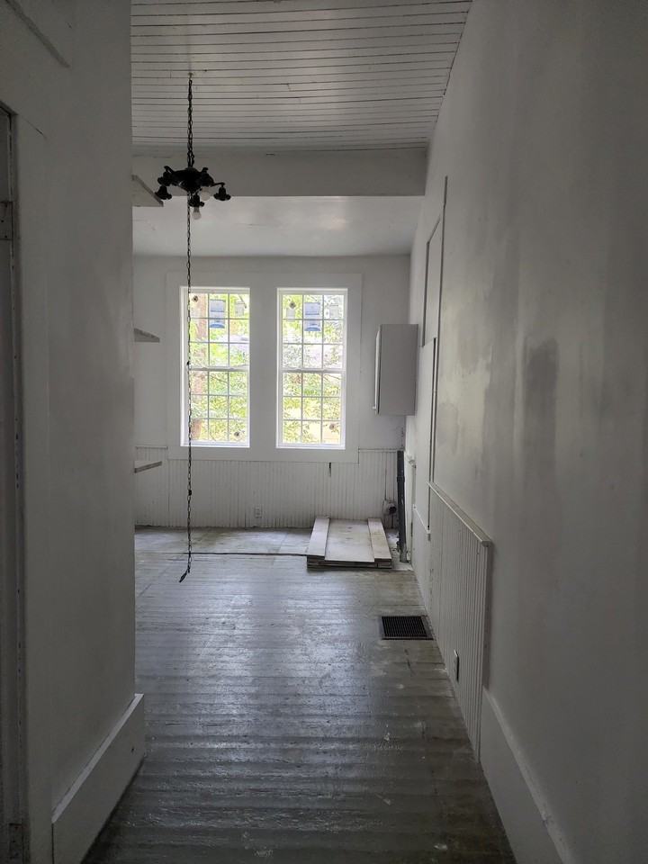 712 4th Ave Se - Photo 3 of 13