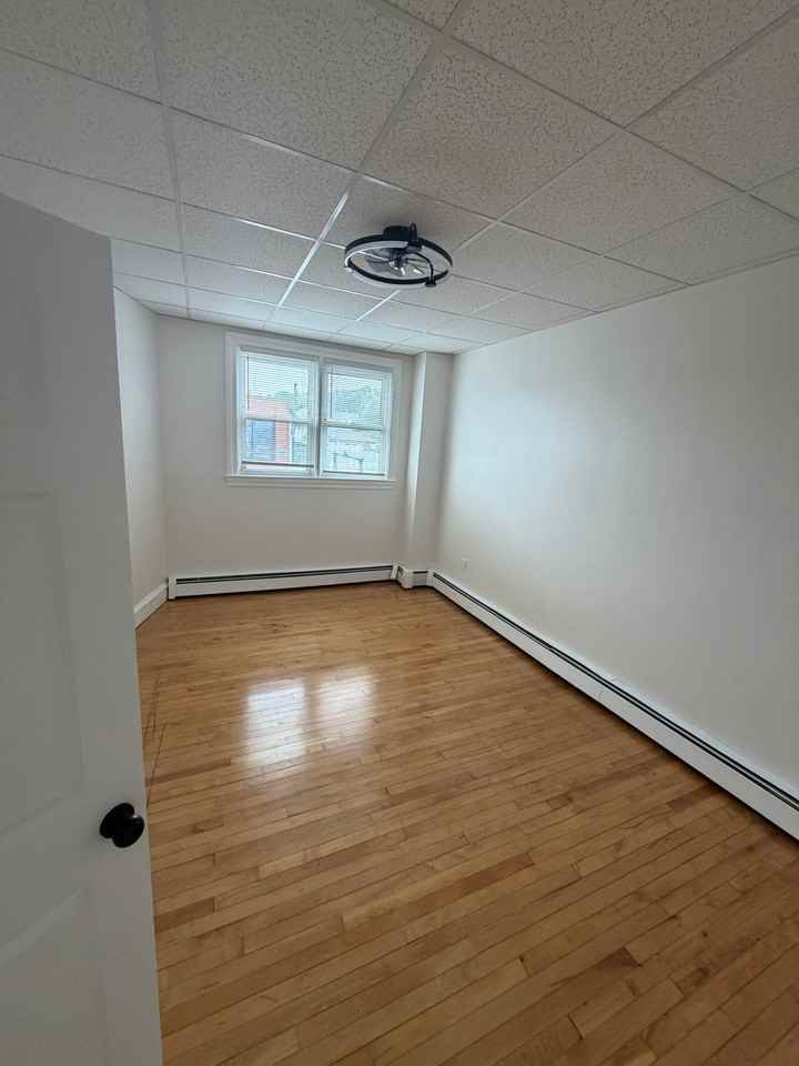 1111 Charles St #1stFL - Photo 5 of 9