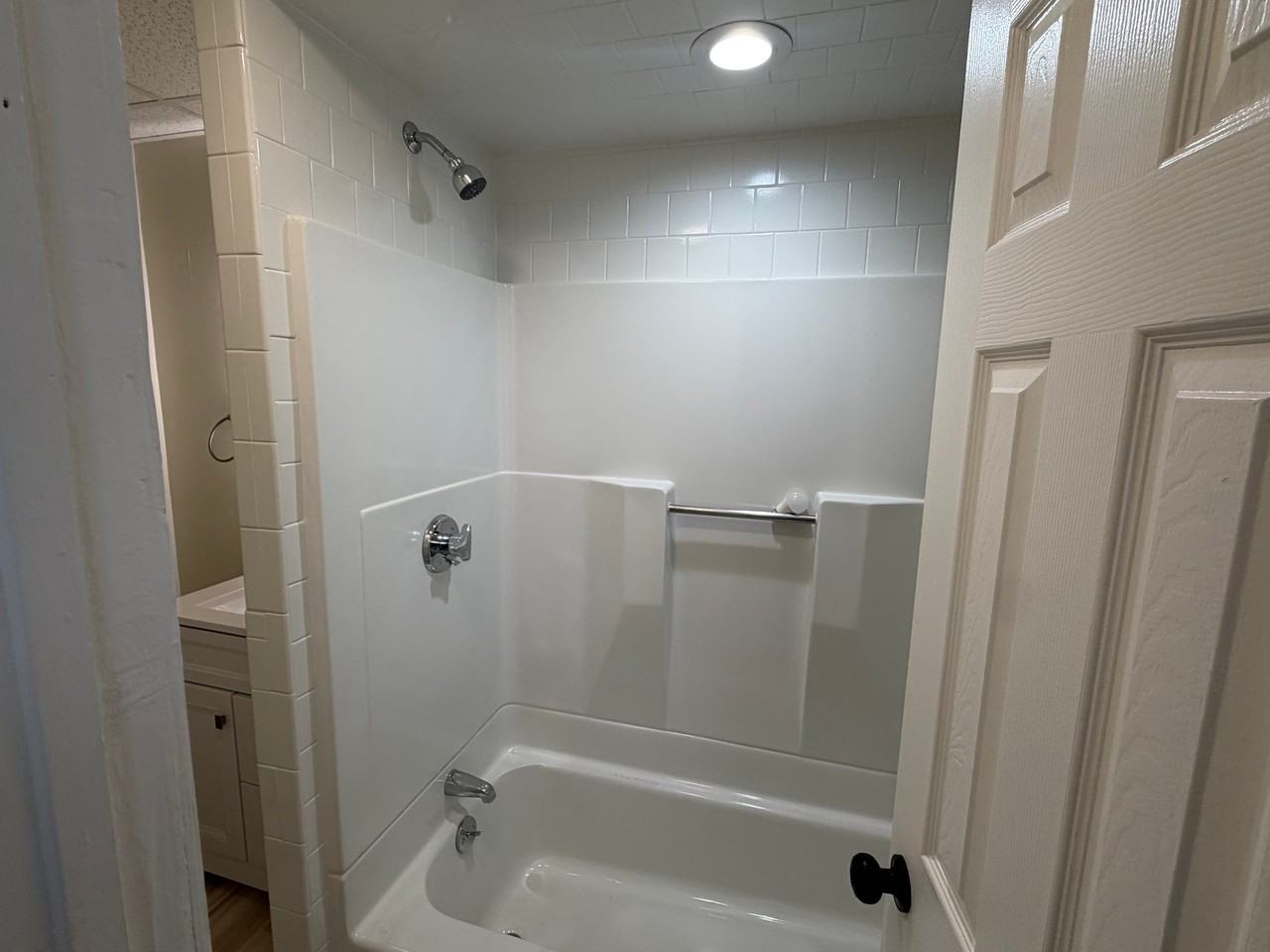 1111 Charles St #1stFL - Photo 7 of 9